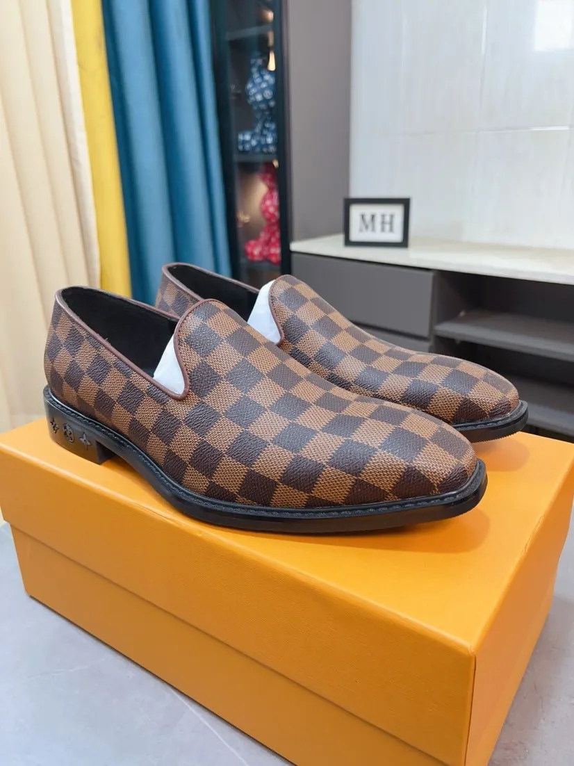 Ex-factory price 720🌹🌹High version [LV] Louis Vuitton's popular casual leather shoes🎖Fashionable and elegant🎖🎖Material: Original imported open-edge beaded cowhide, washed cowhide leather lining, original open-molded rubber outsole, high-end and classy, ​​elegant quality, instantly transforming into a handsome man ❤❤Standard\nNumber: 38-44